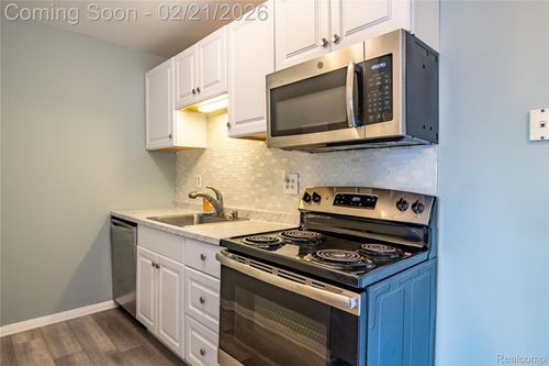 unit-201-801 Plate St, Rochester, MI, 48307-1646 | Card Image