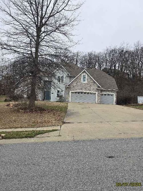 6826 N Charleston Dr, Kansas City, MO, 64119-5402 | Card Image