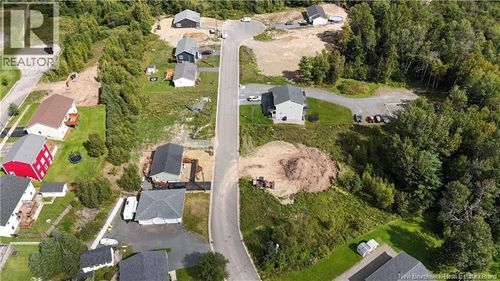 75 Malibu St, Fredericton, NB, E3A5P9 | Card Image