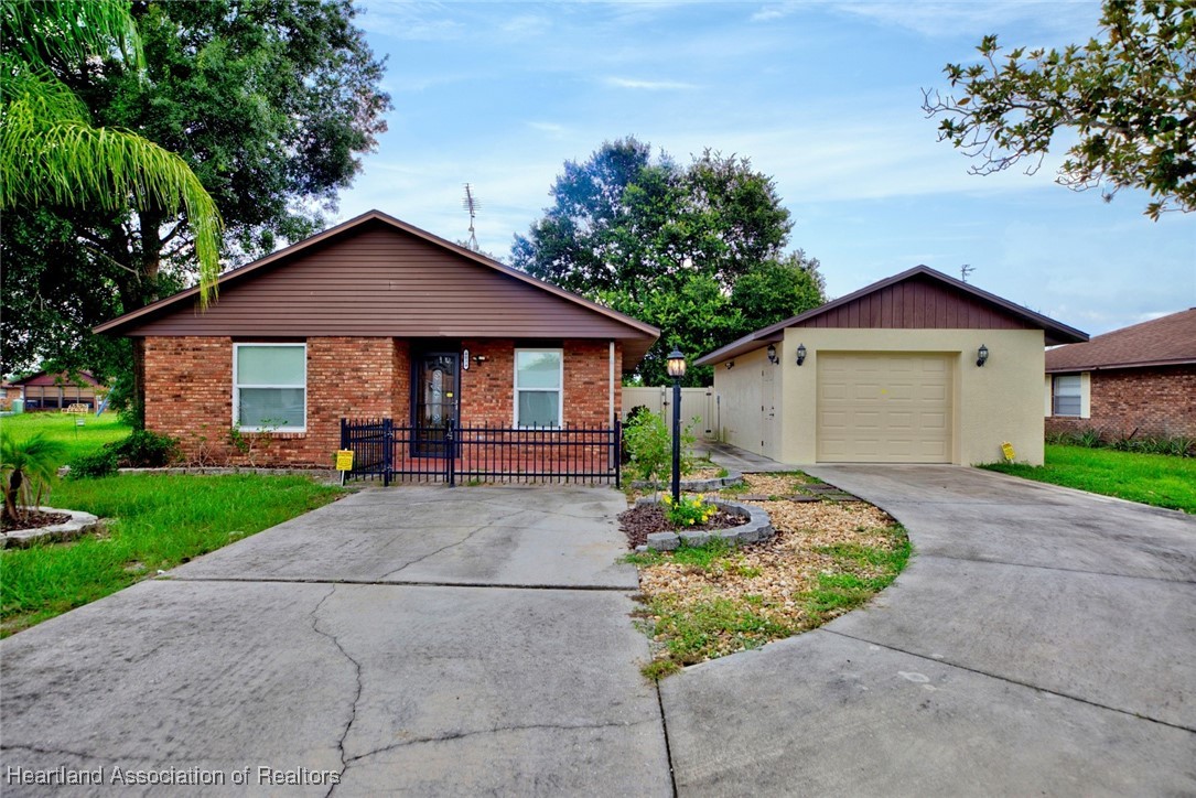 Elson Ave, Sebring, FL 33875