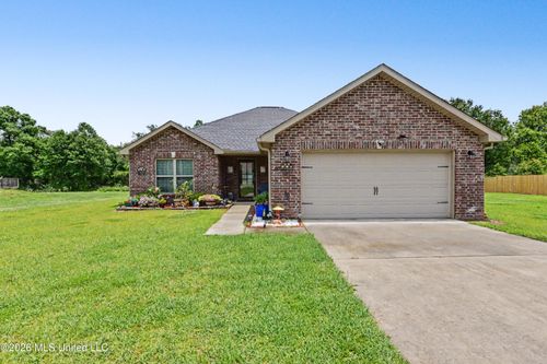 90 Hunters Trce, Picayune, MS, 39466-8262 | Card Image