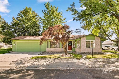 8372 W Willowcourt Dr, Garden City, ID, 83714-1677 | Card Image