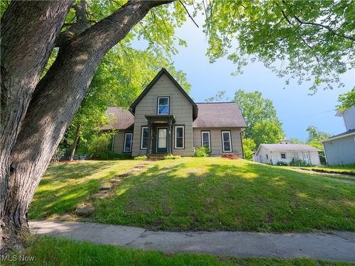 8121 Maple Ave, Garrettsville, OH, 44231-1236 | Card Image