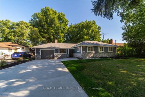 6611 O'Neil St, Niagara Falls, ON, L2J1M9 | Card Image