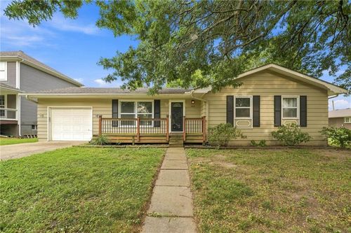 505 S Olive St, Louisburg, KS, 66053-4080 | Card Image