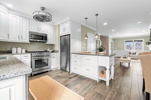 2-1 Salem St, Newburyport, MA, 01950-3019 | Card Image