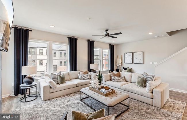 42609 Houdini Rest Ter, Townhouse with 4 bedrooms, 5 bathrooms and null parking in LEESBURG VA | Image 5