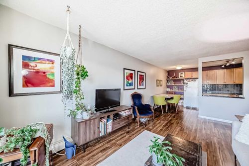 302-823 1 Ave Nw, Calgary, AB, T2N0A4 | Card Image