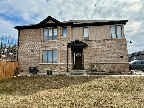 18-1 Tom Brown Dr, Paris, ON, N3L0H8 | Card Image