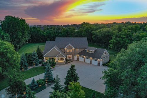 3334 S 69th St, Grand Forks, ND, 58201-9147 | Card Image