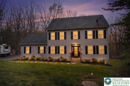 2512 Valley View Acres Rd, Stroudsburg, PA, 18360-6564 | Card Image