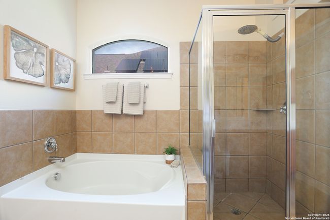 14307 Windy Crk, House other with 4 bedrooms, 4 bathrooms and null parking in Helotes TX | Image 17