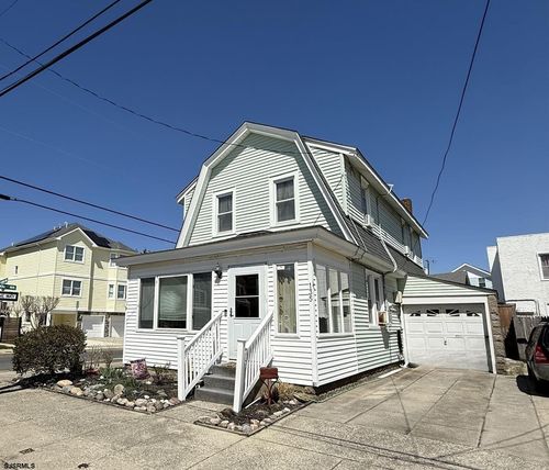 135 N Avolyn Ave, Ventnor City, NJ, 08406-2118 | Card Image