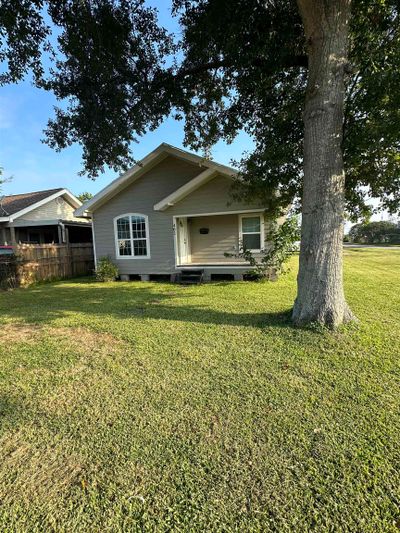 402 Grigsby, House other with 2 bedrooms, 2 bathrooms and null parking in Port Neches TX | Image 1