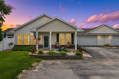 1333 Tower Ln Ne, Cedar Rapids, IA, 52402-7456 | Card Image