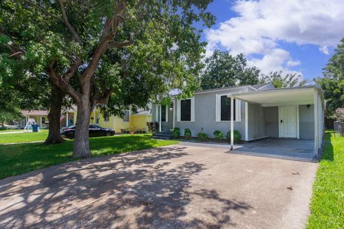 911 14th Ave N, Texas City, TX, 77590-5943 | Card Image