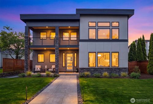 635 17th Avenue W, Kirkland, WA, 98033 | Card Image