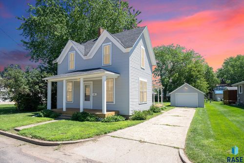 422 S Cedar St, Canton, SD, 57013-2125 | Card Image