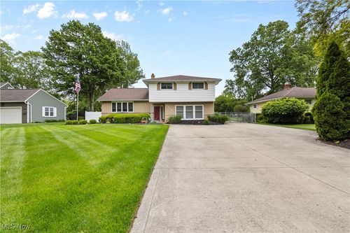 7255 Big Creek Pkwy, Middleburg Heights, OH, 44130-4816 | Card Image