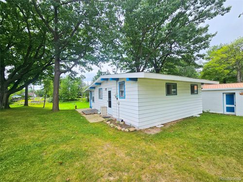 942 Pequot Ln, Hope, MI, 48628-9718 | Card Image