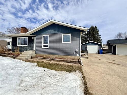 7 Parkway Dr, Swan River, MB, R0L1Z0 | Card Image