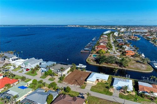 2181 Palm Tree Dr, PUNTA GORDA, FL, 33950-5005 | Card Image