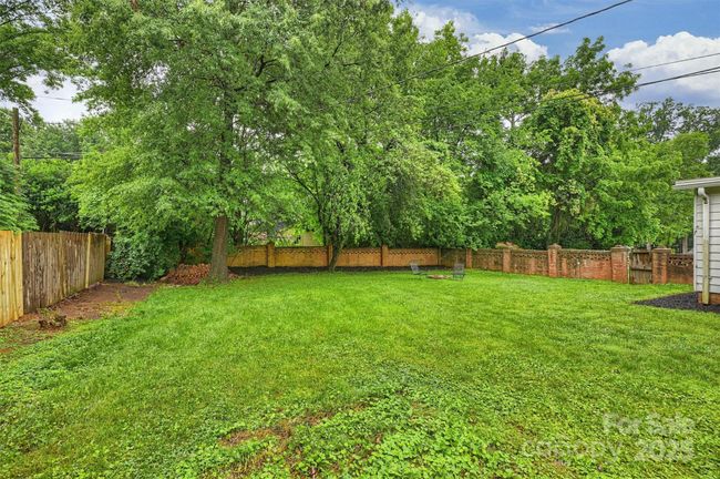 1961 Runnymede Ln, House other with 3 bedrooms, 2 bathrooms and null parking in Charlotte NC | Image 36
