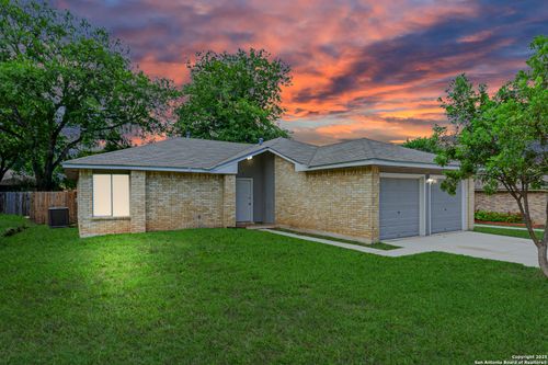 7912 Forest Xing, Live Oak, TX, 78233-4366 | Card Image
