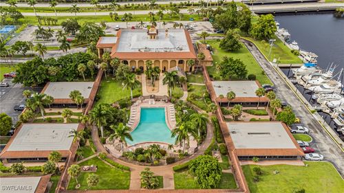525 Newport Dr, NAPLES, FL, 34114-9785 | Card Image
