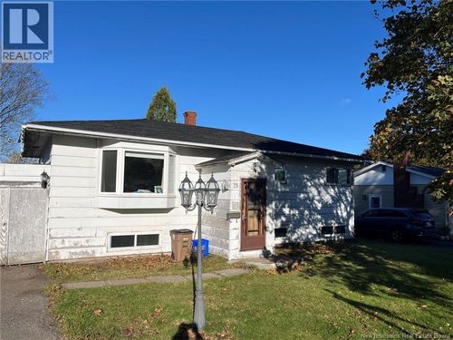21 Kelton St, Saint John, NB, E2J3A8 | Card Image