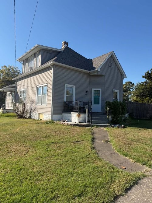 301 N State Street, Christopher, IL, 62822 | Card Image