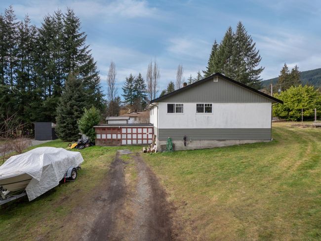 847 Park Road, House other with 3 bedrooms, 1 bathrooms and 5 parking in Gibsons BC | Image 19