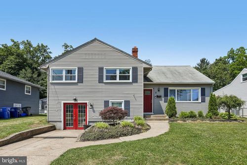 8 Rose Ln, Burlington, NJ, 08016-1031 | Card Image