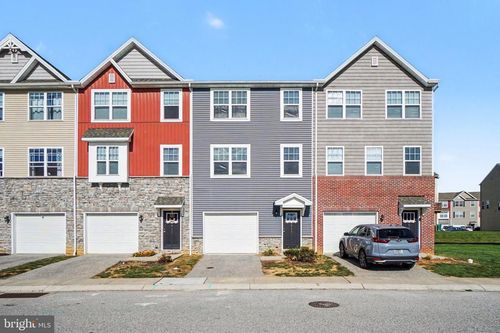 813 Schooner Ln, MECHANICSBURG, PA, 17050-2872 | Card Image