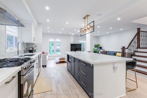 bed-1-54 Campbell Ave, Thornhill, ON, L4J4Y7 | Card Image