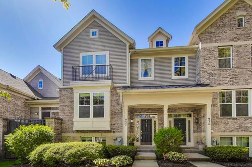 932 Tuscany Dr, Streamwood, IL, 60107-4528 | Card Image