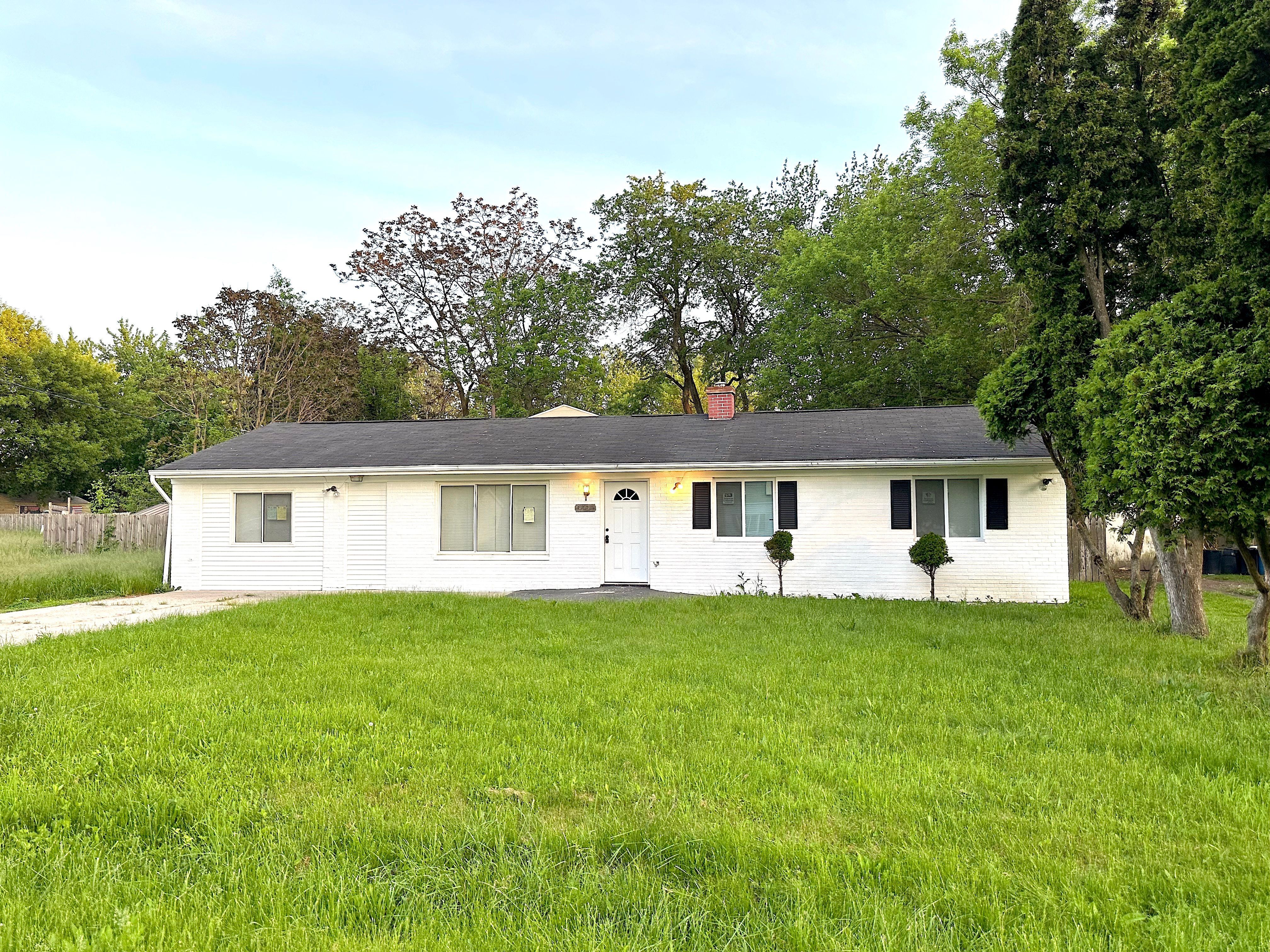 Gracelawn Ave, Flint, MI 48504