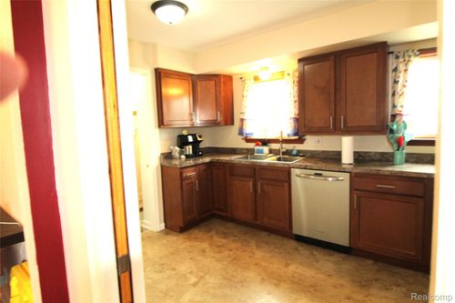 32474 Leona St, Garden City, MI, 48135-1226 | Card Image