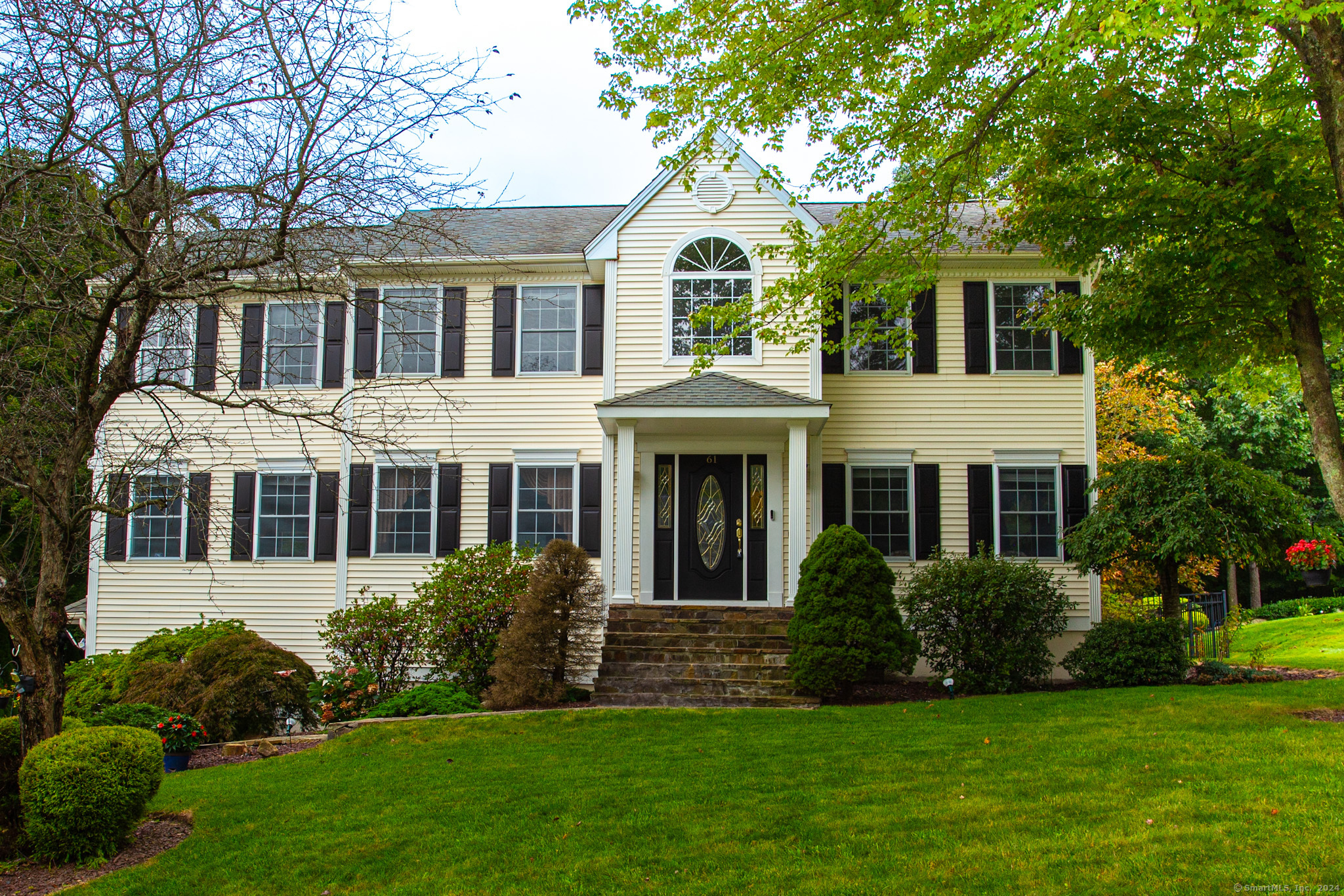 Kimberly Ln, Watertown, CT 06795