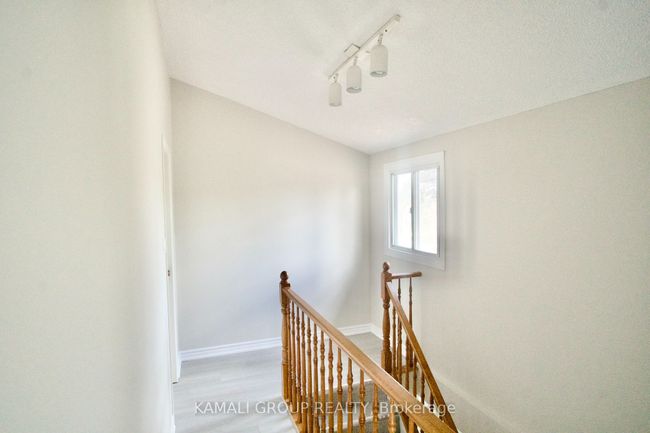 MAIN - 352 E 18 Th St, House other with 3 bedrooms, 2 bathrooms and 2 parking in Hamilton ON | Image 21