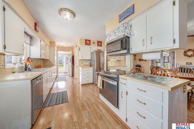 2860 335 Th St, House other with 5 bedrooms, 2 bathrooms and 6 parking in Logan IA | Image 9