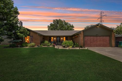 6913 Briarcreek Dr, Oklahoma City, OK, 73162-7215 | Card Image