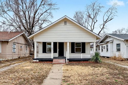 821 N Taylor St, El Dorado, KS, 67042-3914 | Card Image