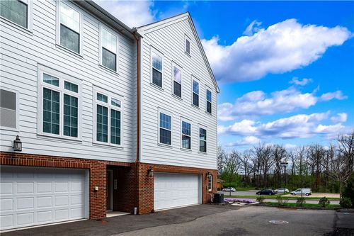 800 Gillian Ln, Cranberry Twp, PA, 16066-7944 | Card Image