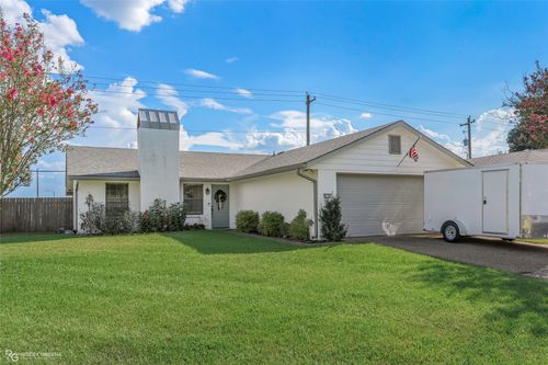 3120 Le Oaks Dr, Bossier City, LA, 71111-7805 | Card Image