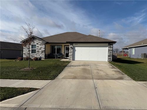 800 Bentley Dr, Belton, MO, 64012-2227 | Card Image