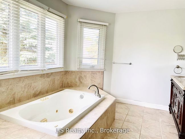 109 Treegrove Cir, House other with 5 bedrooms, 6 bathrooms and 5 parking in Aurora ON | Image 20