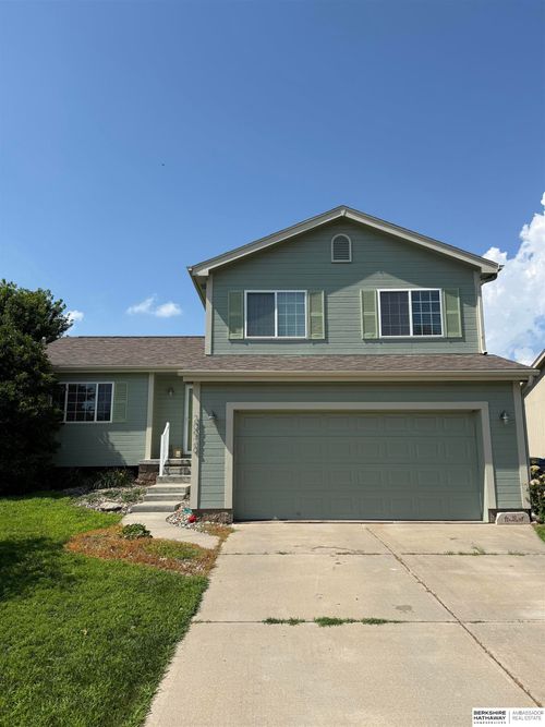 20926 Oak St, Gretna, NE, 68028-6960 | Card Image