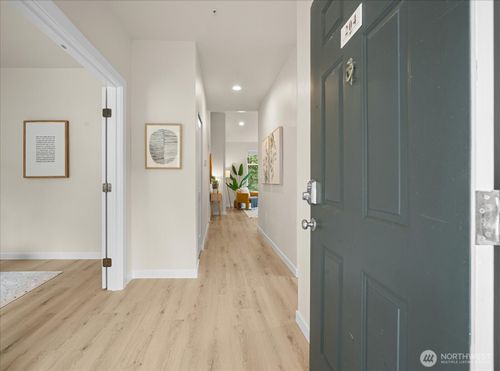 204-9728 178th Pl Ne, Redmond, WA, 98052-6975 | Card Image