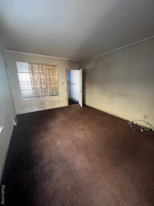 6373 Heyden St, Dearborn Heights, MI, 48127-2617 | Card Image